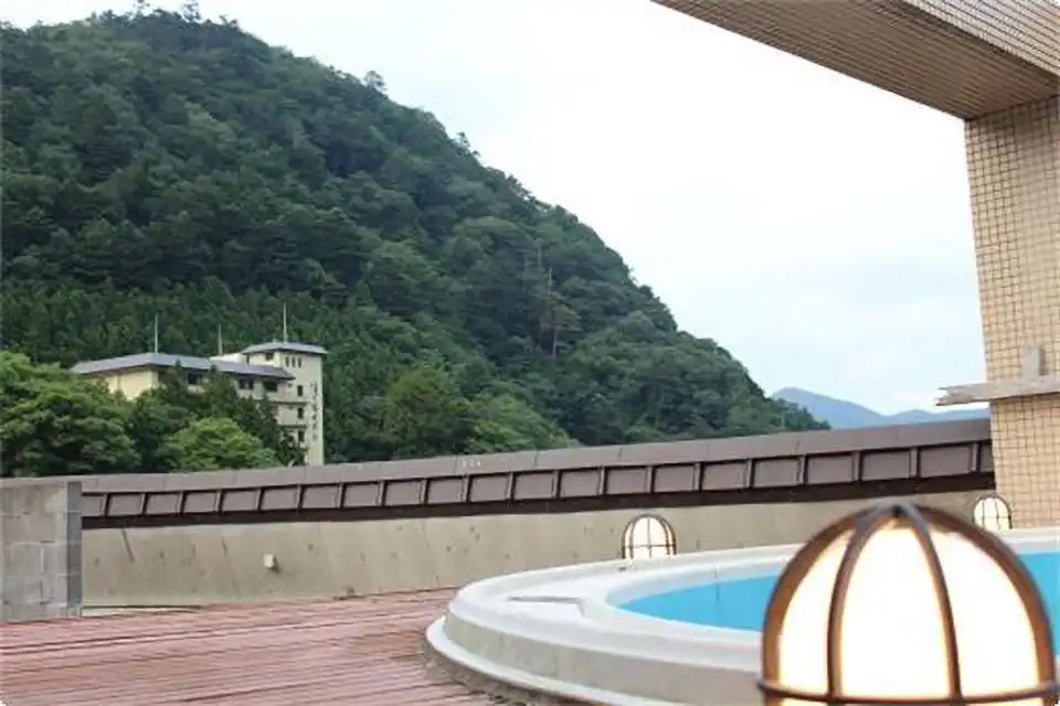 MAX RESORT width=
