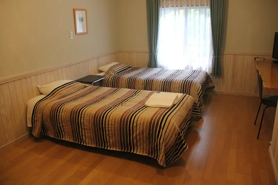 ^[j width=